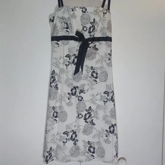 Dress - Picture 2 of 9